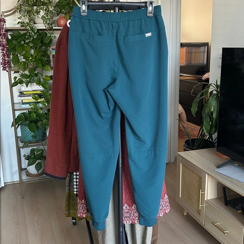 Figs Men’s Tansen Jogger Scrub Pants. Size Small. Excellent Condition.